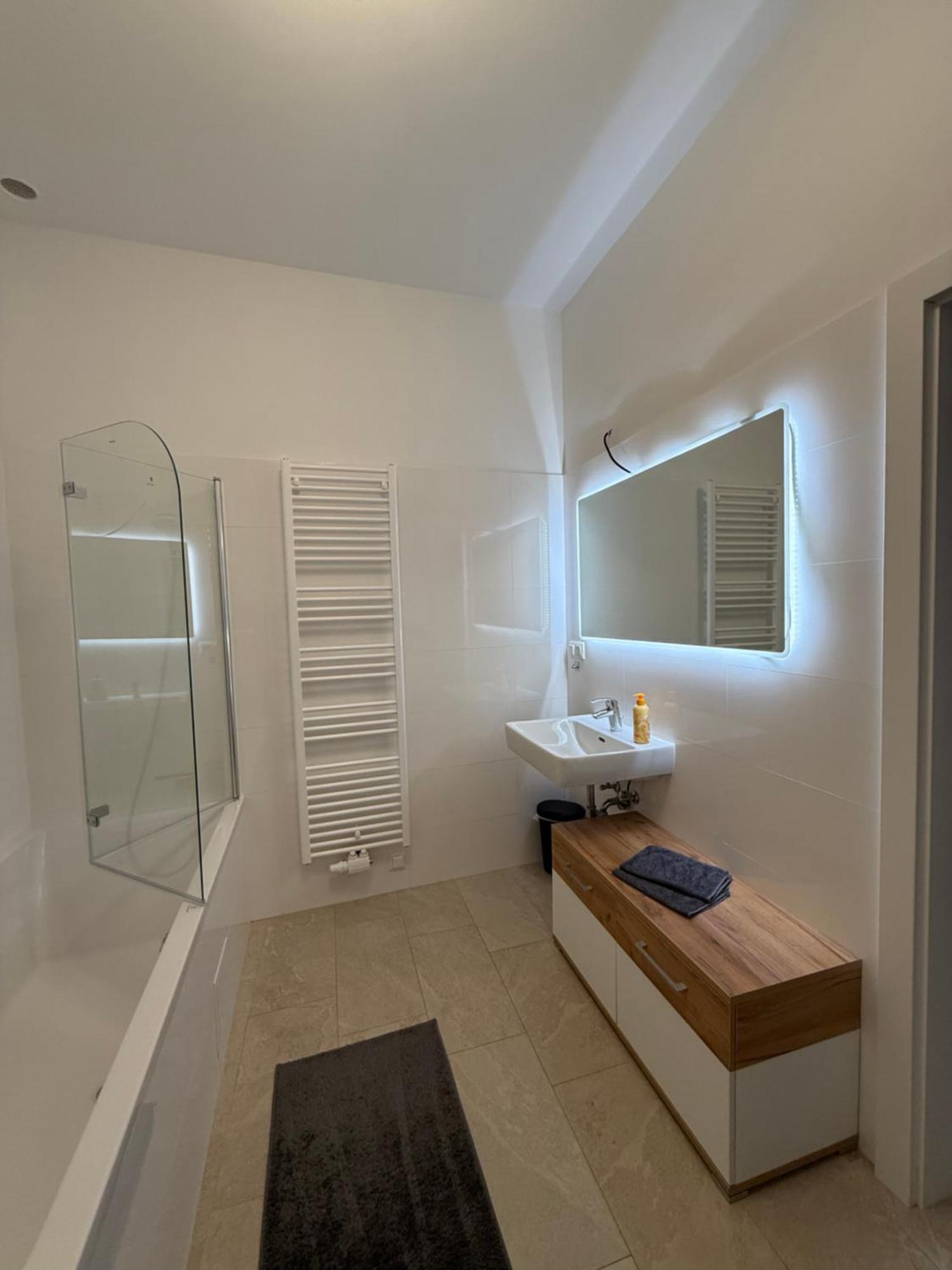 Apartamento Stilvolles Zentrales Im Schoensten Wiens - Free Parking Viena